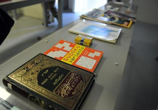 Illustration for article titled New photos reveal Guantanamo Bay library has Harry Potter, Twilight